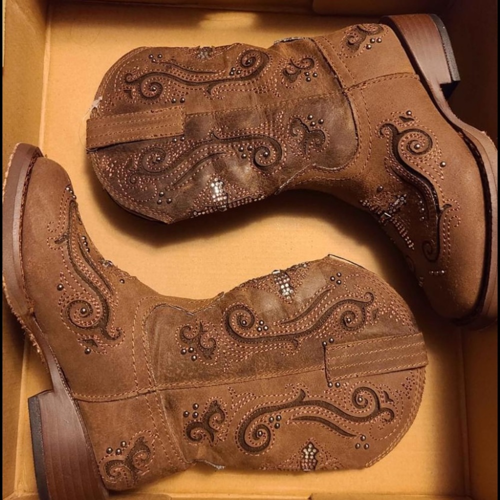 Girls cowgirl boots encrusted decoration